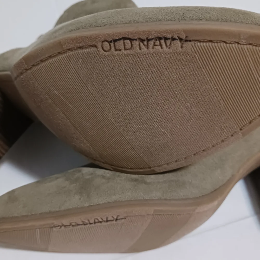 OLD NAVY. Booties Faux‎ Suede Heel, Sz.   9 1/2, Dull Olive Green Women